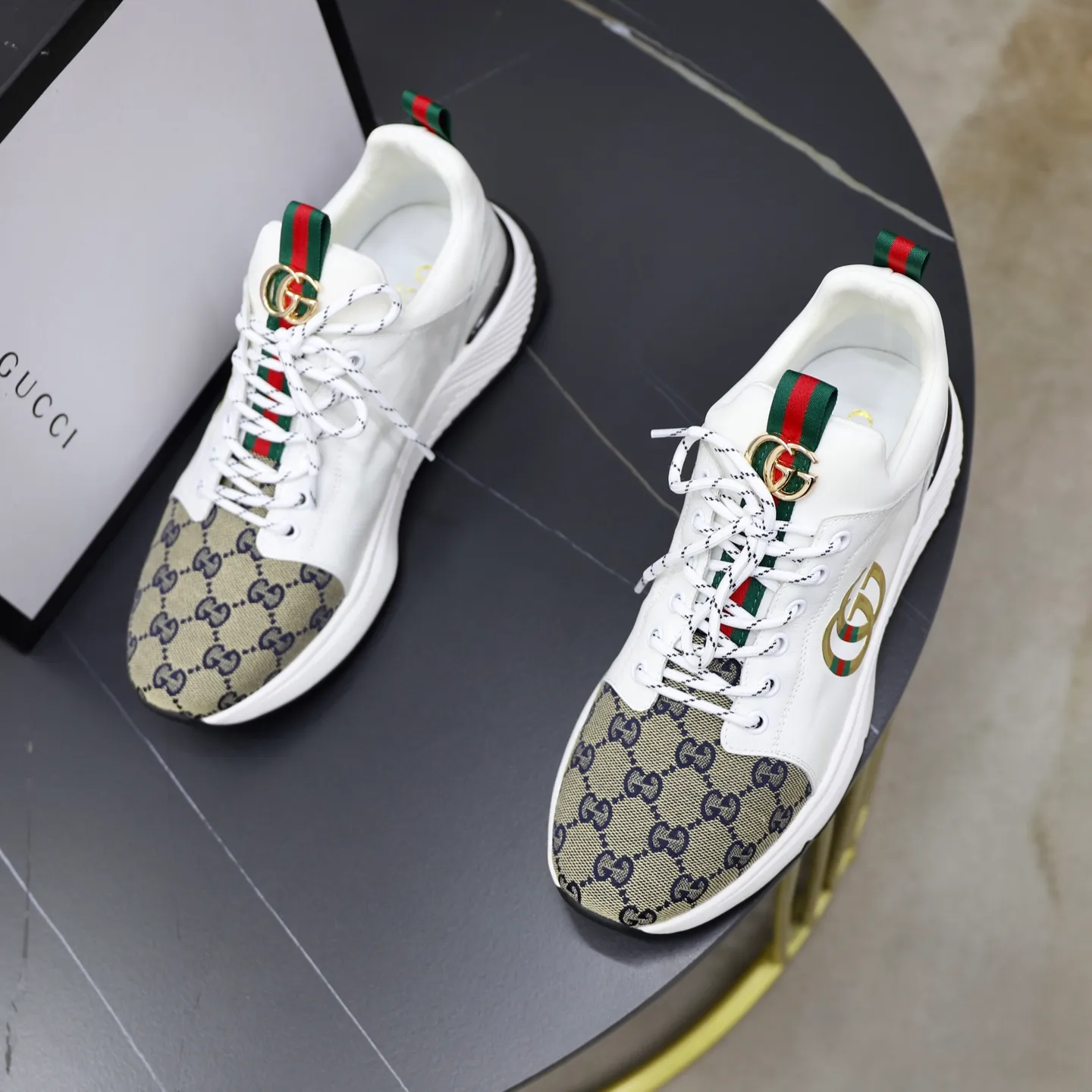 Ex-factory price: 462💰🙅‍♂️🙅‍♂️🙅‍♂️ Brand: GUCCI Standard code: 38-44 (45 customized) Grade: Same as the official website Material: Original material splicing Comfortable and breathable lining Lightweight and wear-resistant sports outsole Style category: Men's fashionable casual shoes Running sneakers Distinguished luxury brand elements Top luxury Color: actual picture color